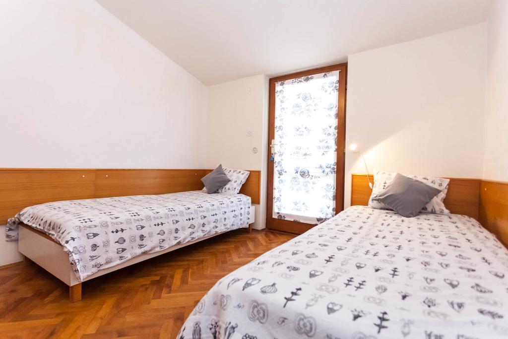 Apartments & Room Diana Pakoštane Pokoj fotografie